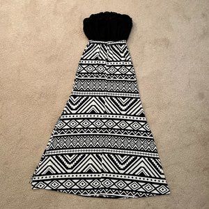 EUC Papaya black & white strapless Maxi dress, aztec pattern, size M